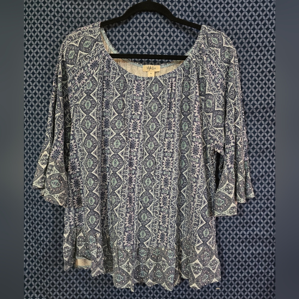 Style & Co. - Ladies Blue and White Patterned Blouse With Flowy Sleeves. XL